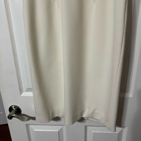 Beautiful Anne Klein Two Piece Dress & Jacket Suit - Picture 3 of 16